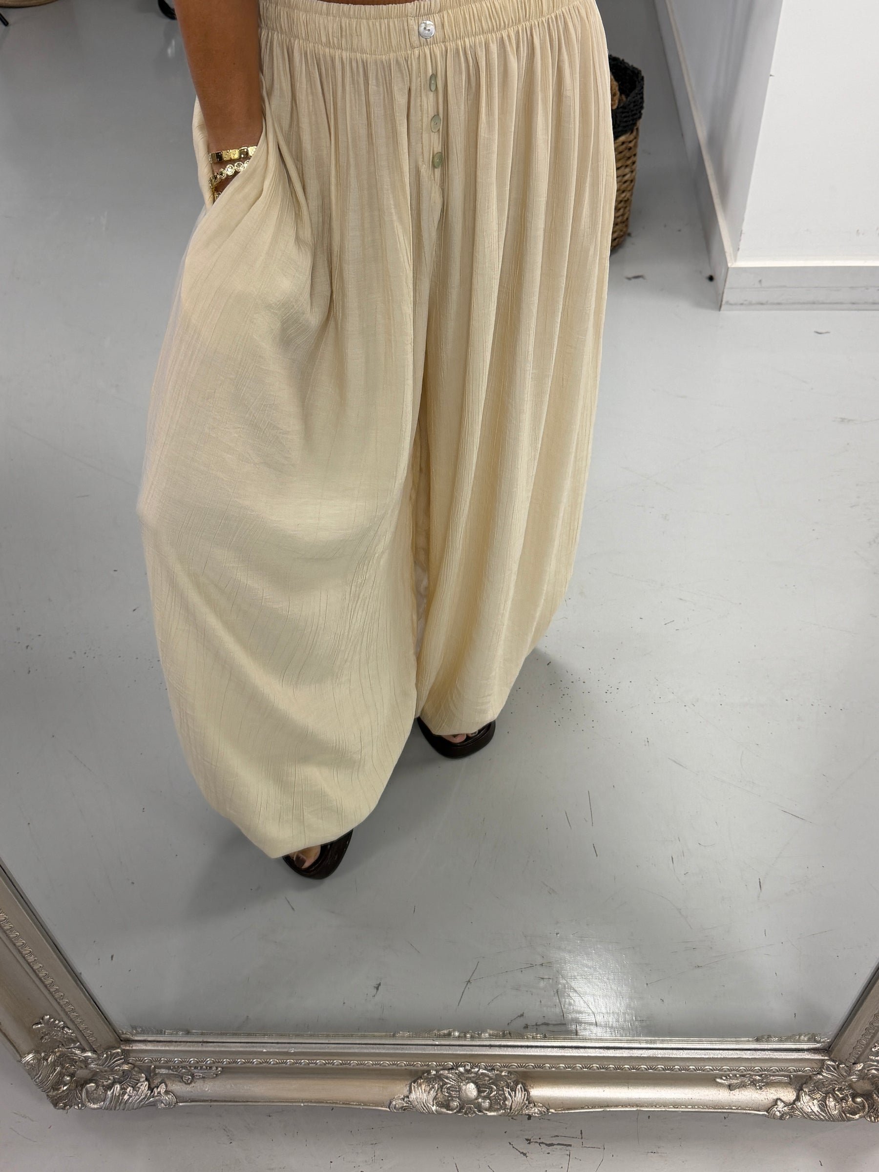 Button Crinkle Balloon Trousers - Buttercream