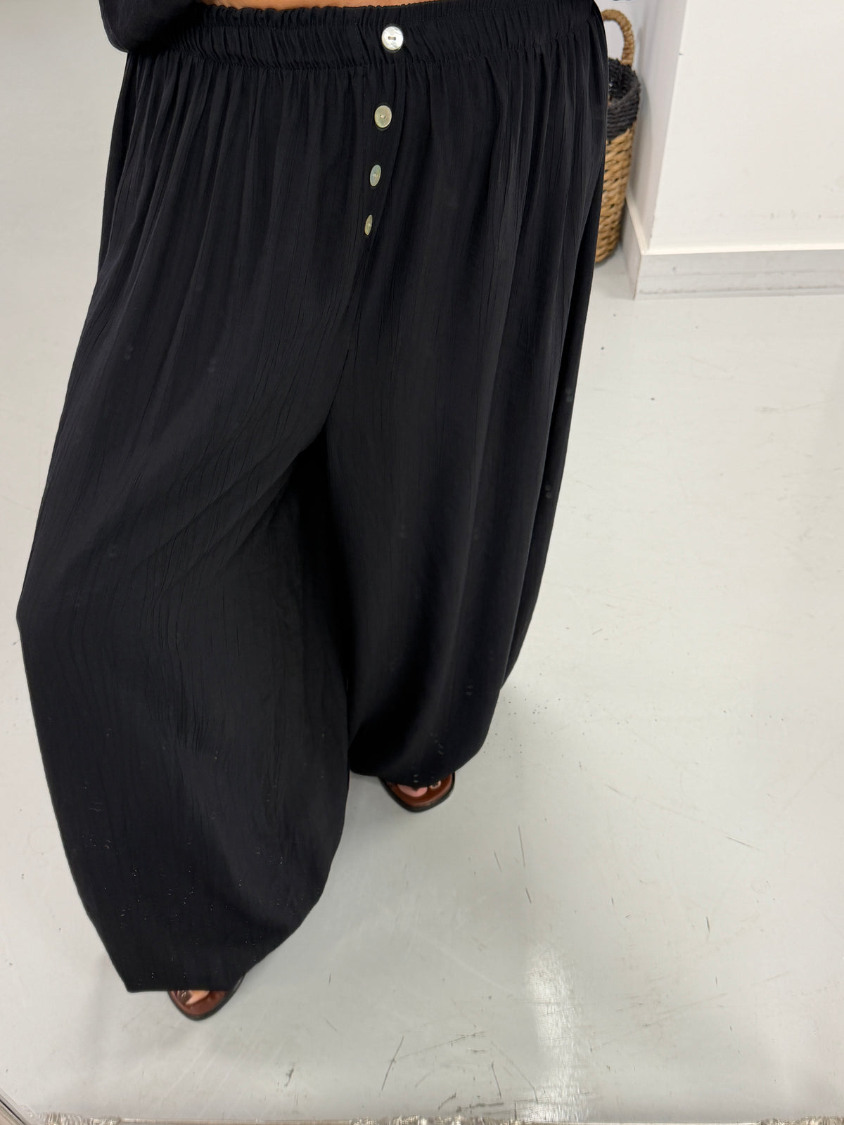 Button Crinkle Balloon Trousers - Black