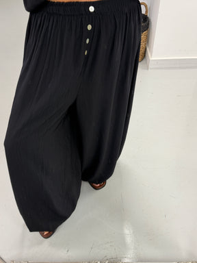 Button Crinkle Balloon Trousers - Black