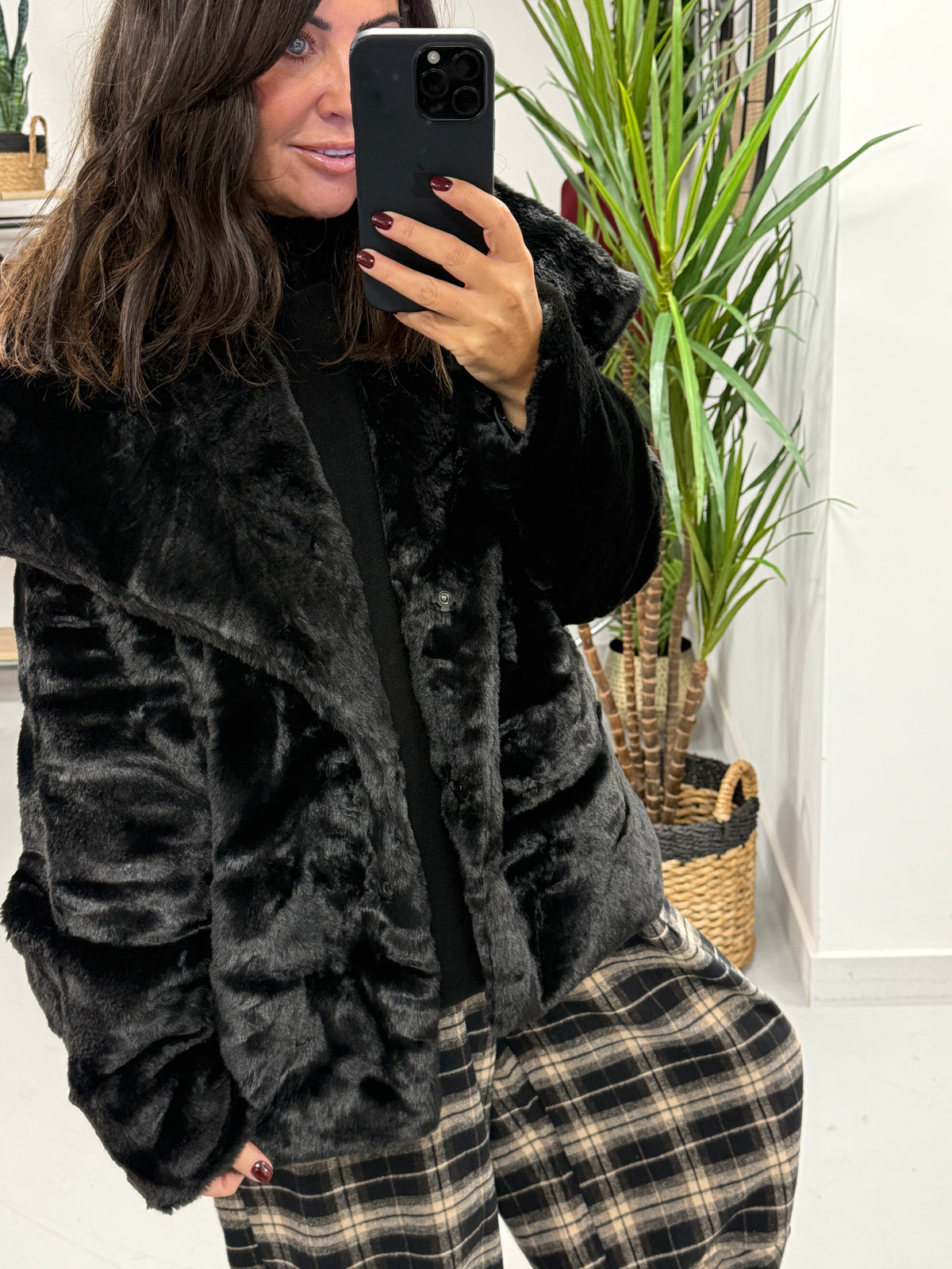 The Safron Faux Fur Coat - Black