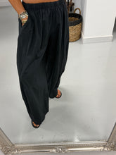 The LuLu Barrel Trouser - Black