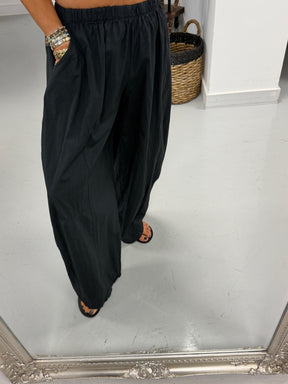 The LuLu Barrel Trouser - Black