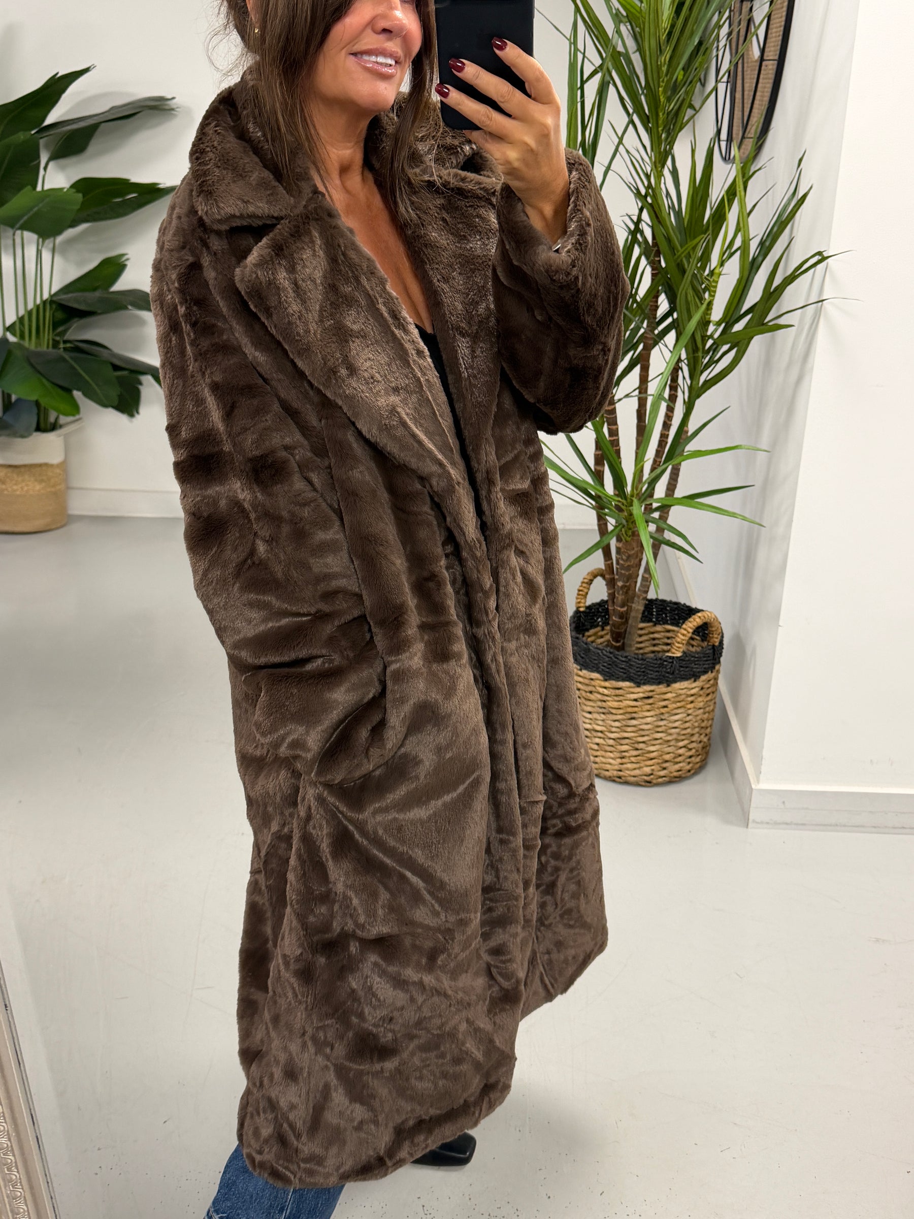The Safron Longline Faux Fur Coat - Chocolate (Size 16-20)