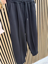 Tapered Leg Seam Jogger - Black