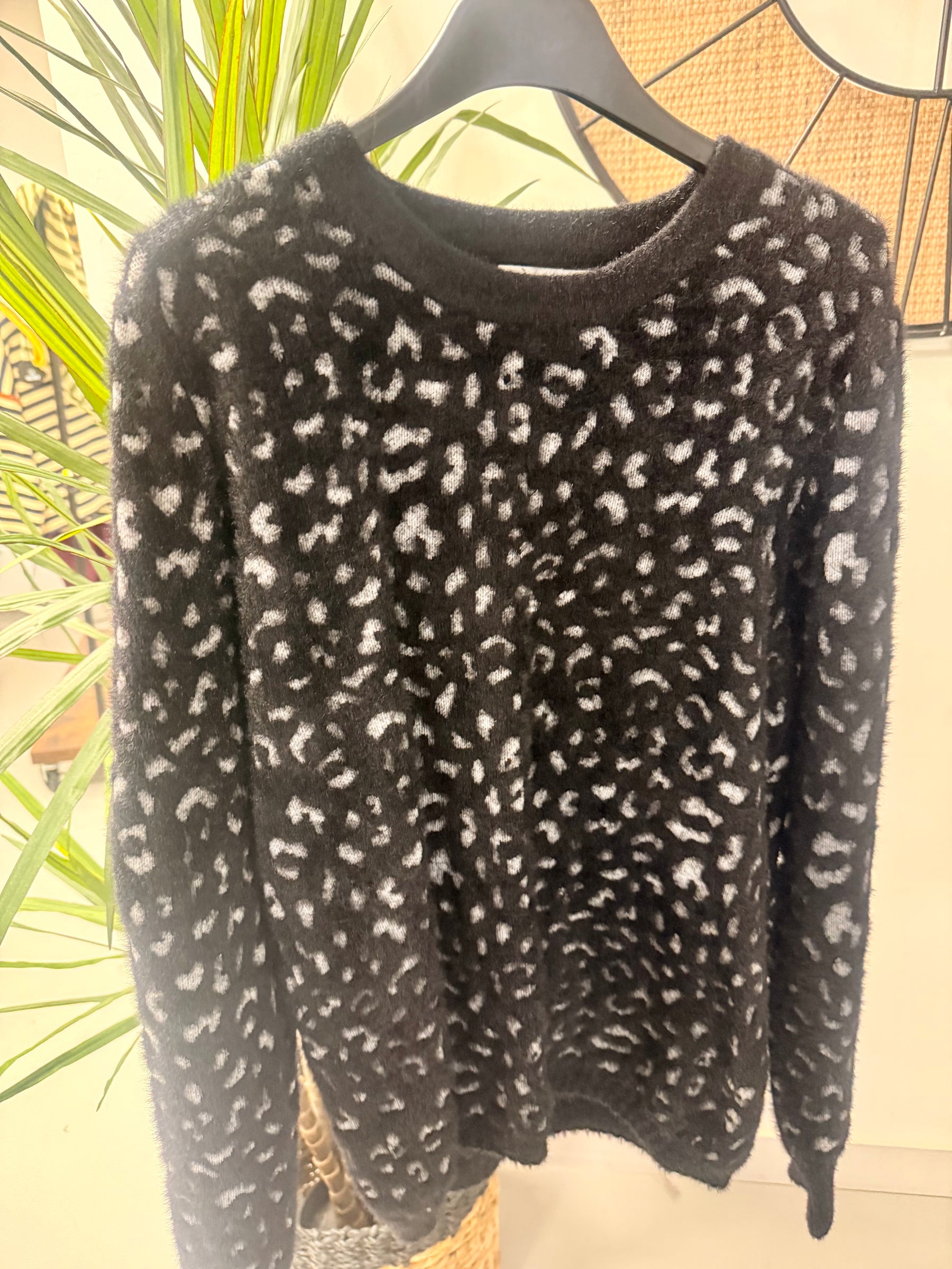 Super Soft Animal Knit - Black