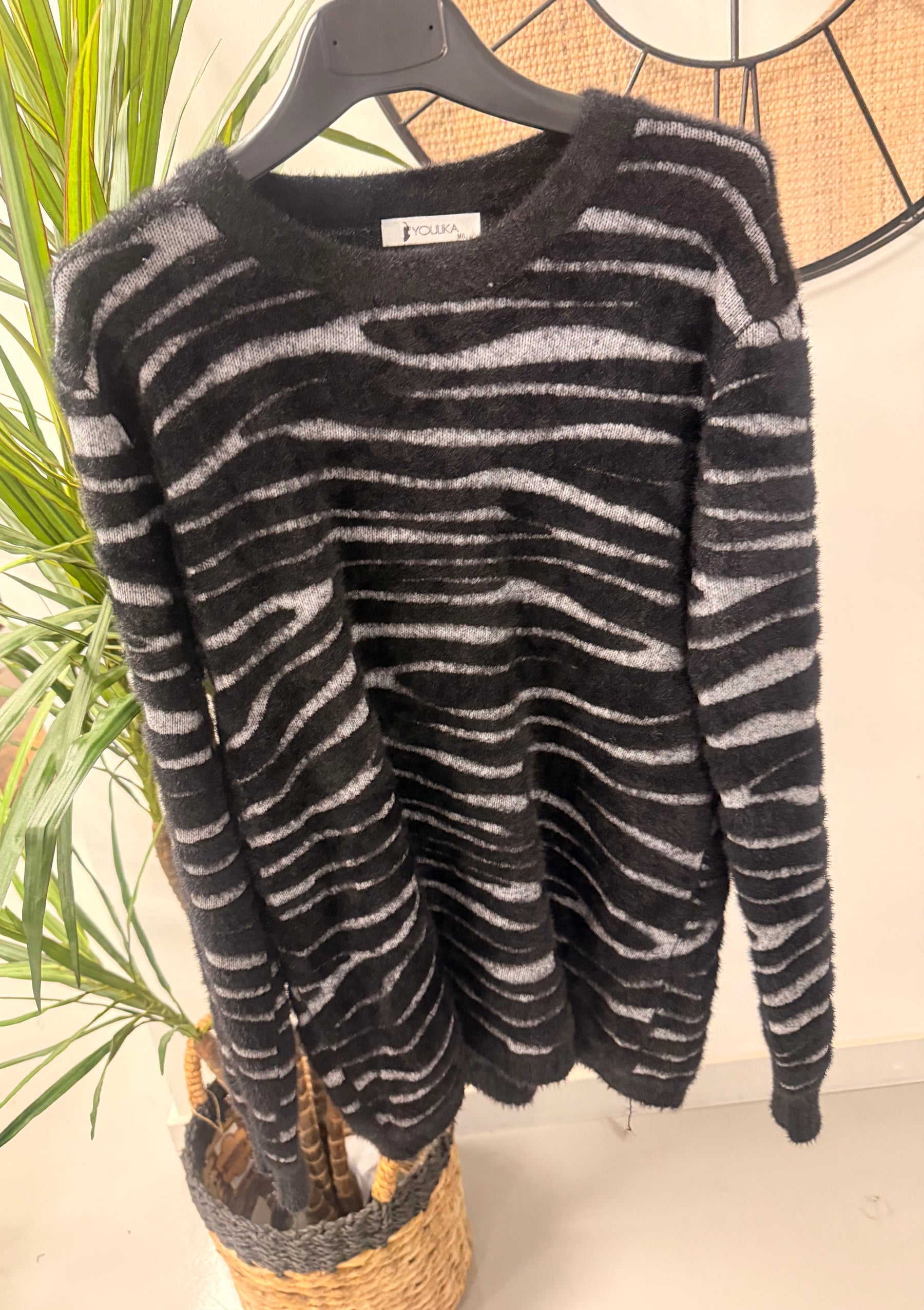 Super Soft Zebra Knit - Black