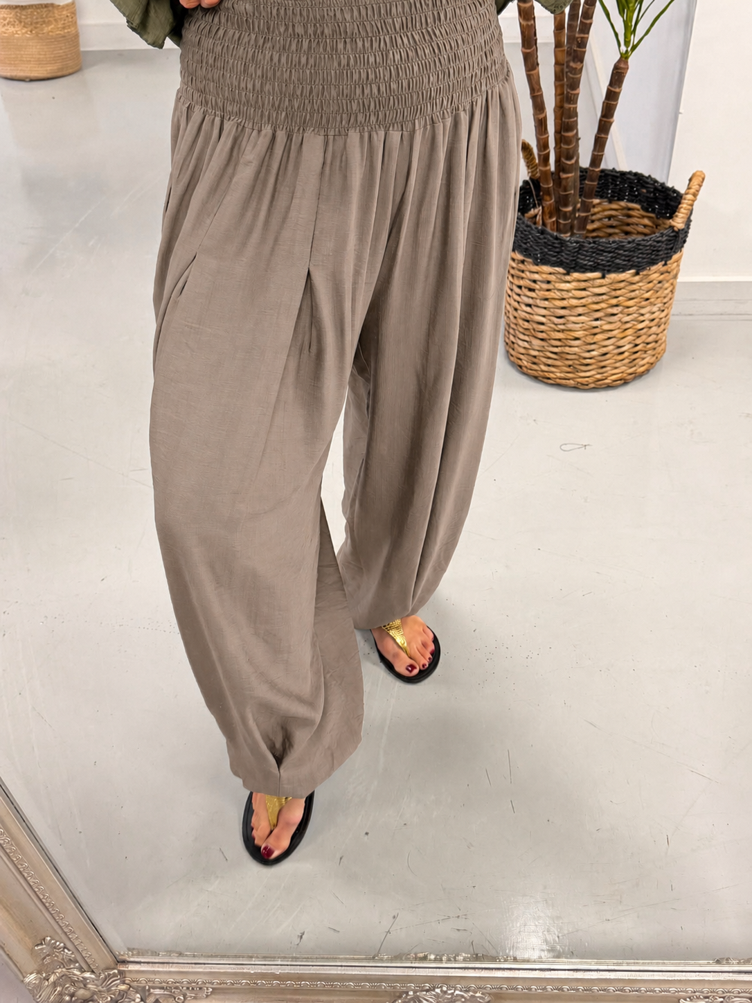 The Shirred Balloon Trouser - Pebble