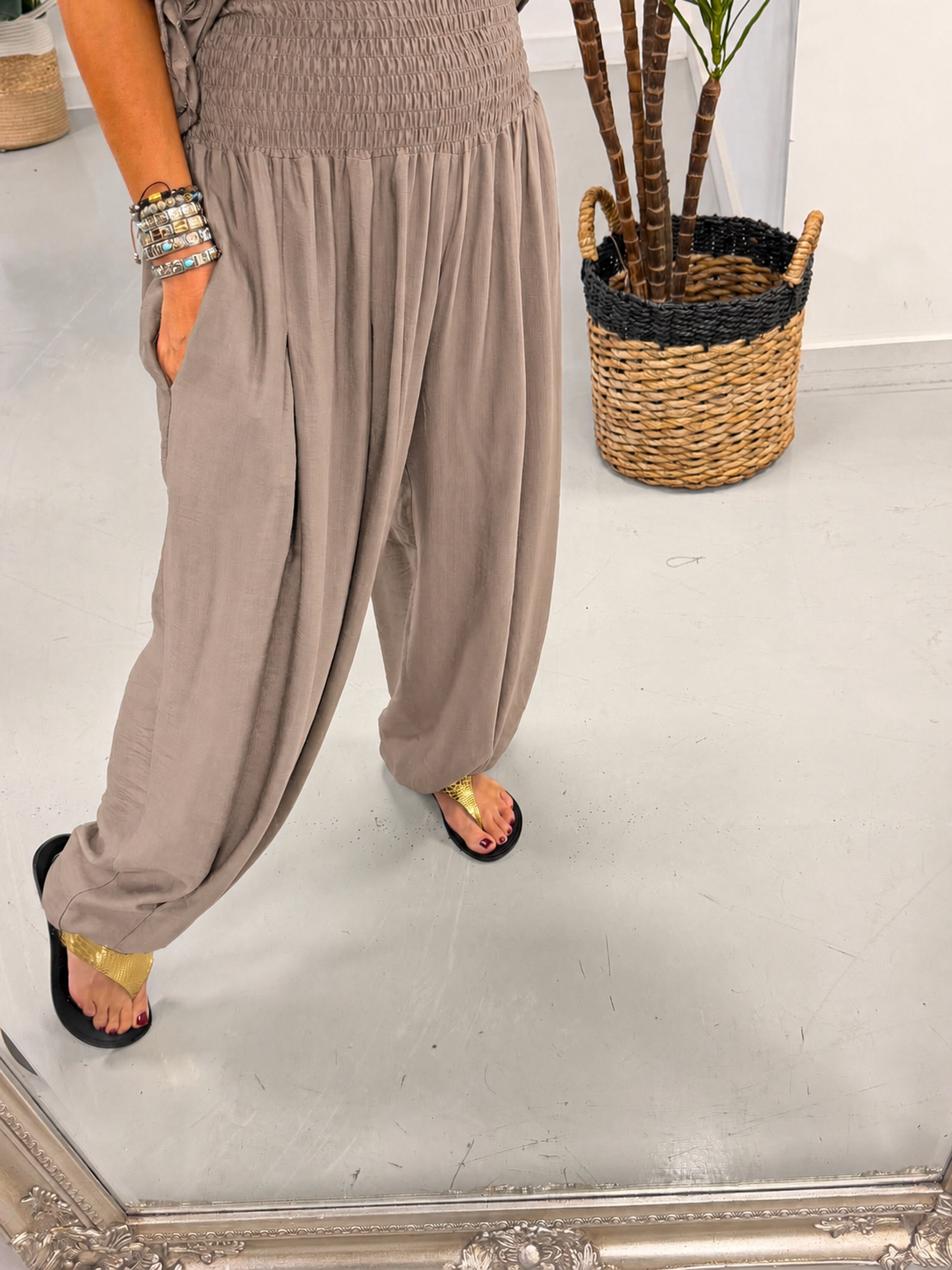 The Shirred Balloon Trouser - Pebble