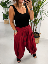 The Button Barrel Trouser - Wine