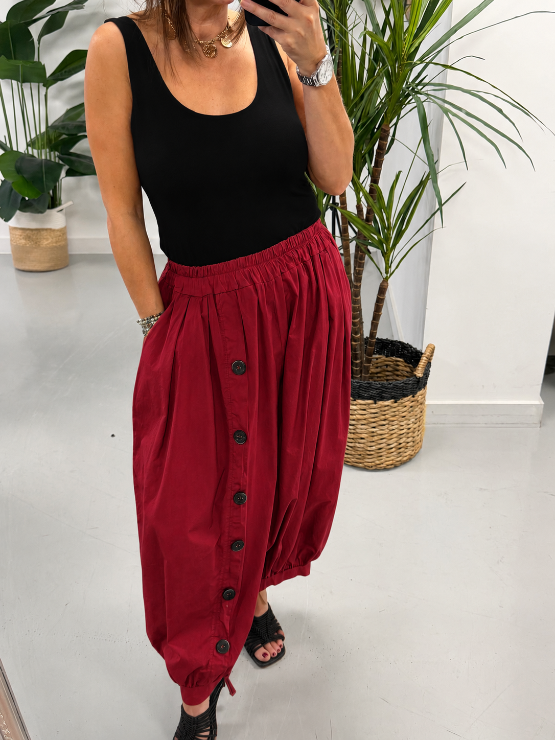 The Button Barrel Trouser - Wine