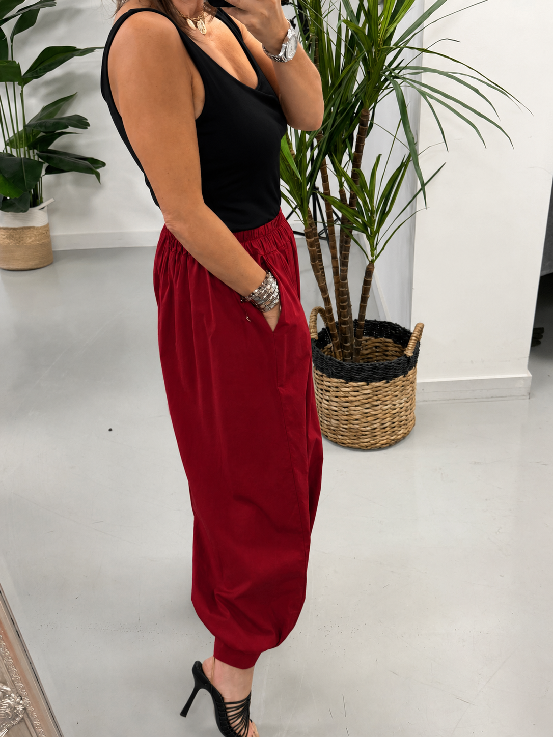 The Button Barrel Trouser - Wine