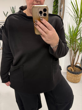 The Deluxe Weekend Collection Double Pocket Tunic - Black