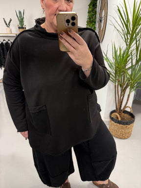 The Deluxe Weekend Collection Double Pocket Tunic - Black