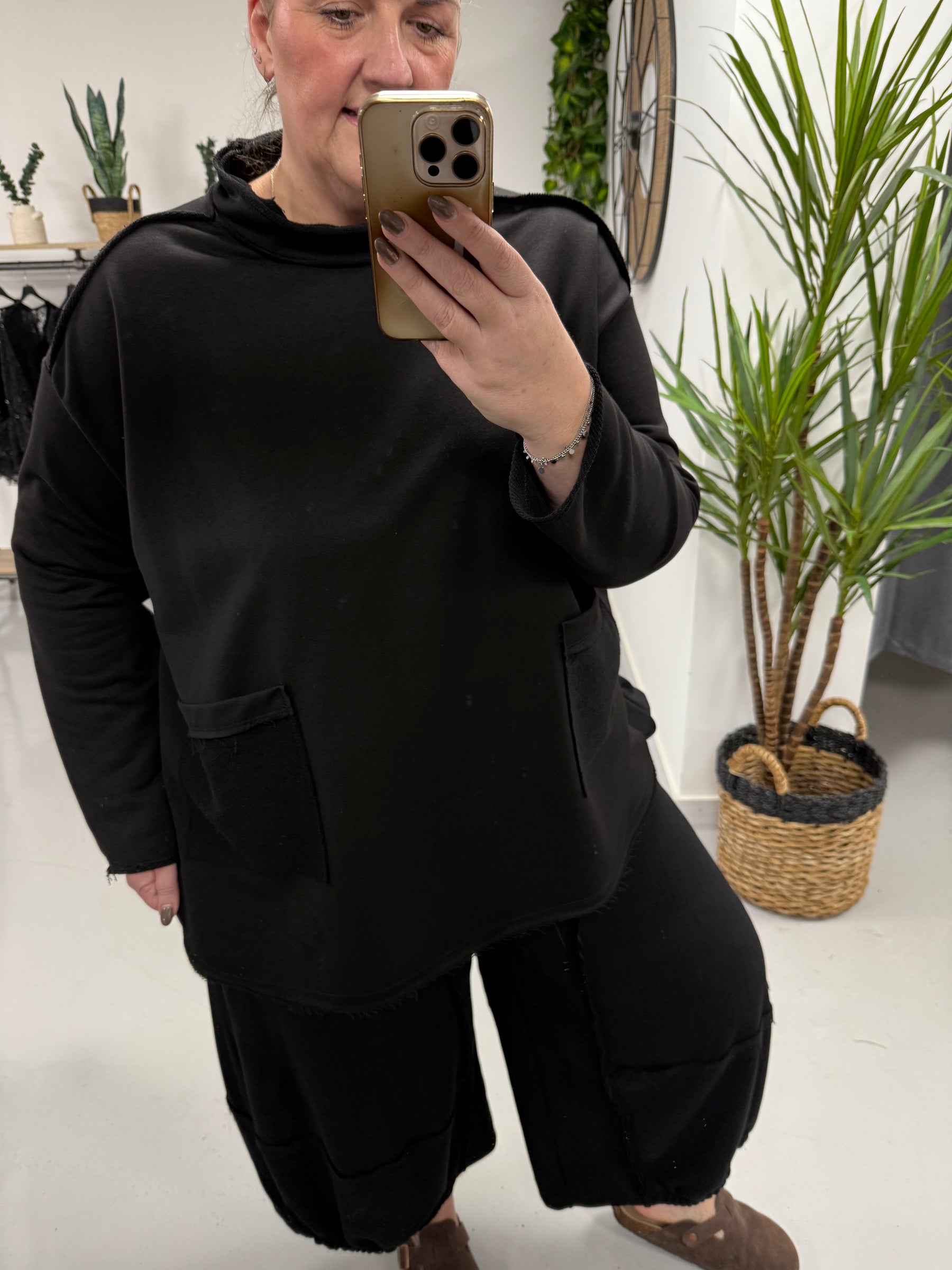 The Deluxe Weekend Collection Double Pocket Tunic - Black