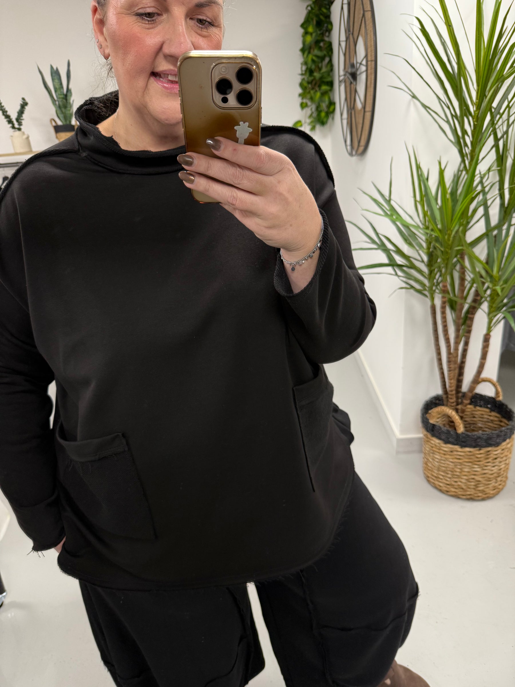 The Deluxe Weekend Collection Double Pocket Tunic - Black