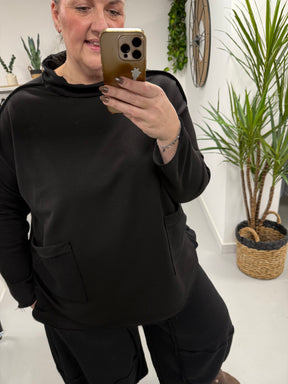 The Deluxe Weekend Collection Double Pocket Tunic - Black