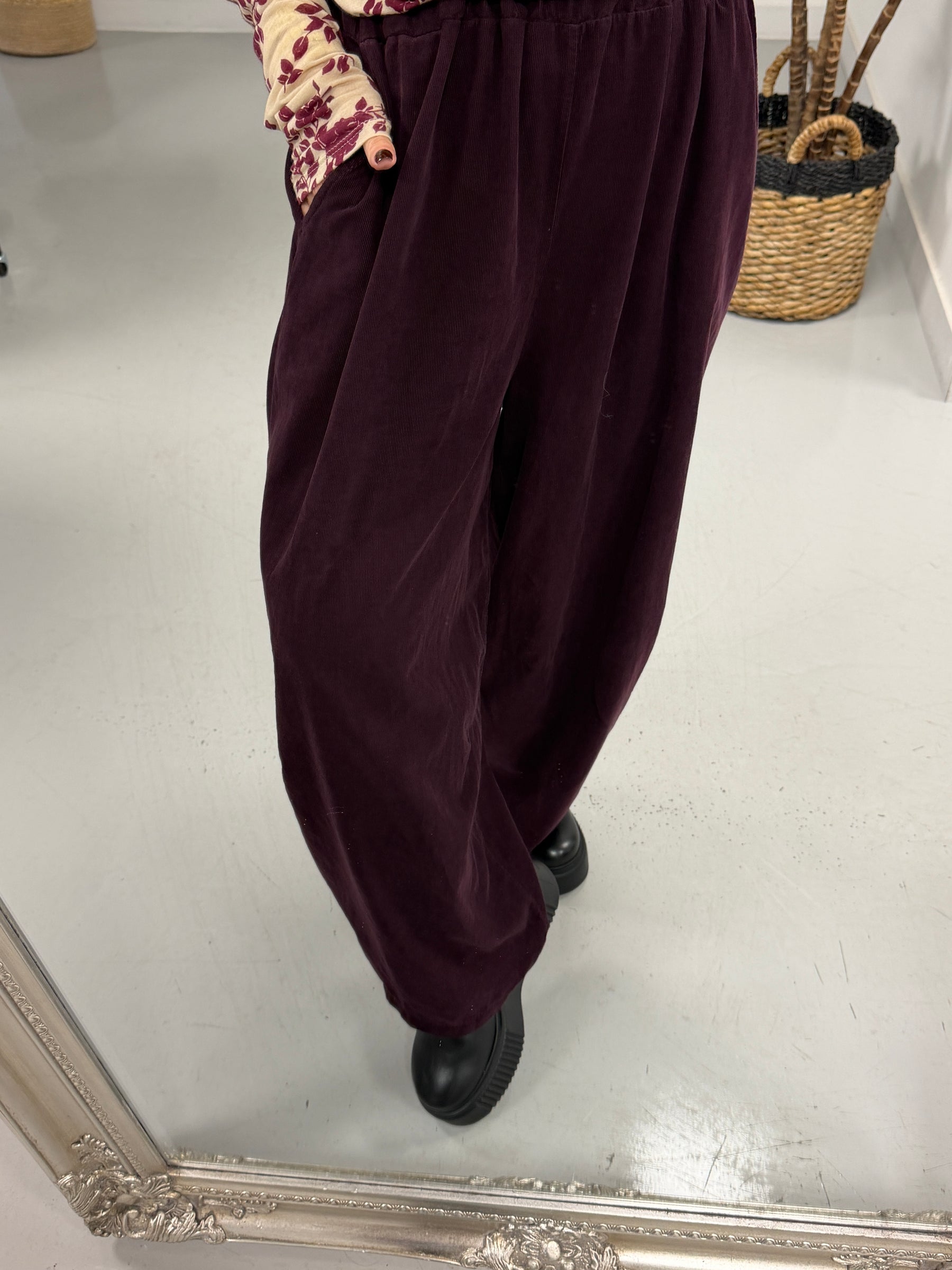 The Boston Barrel Needlecord Joggers - Aubergine (Size 12-16)