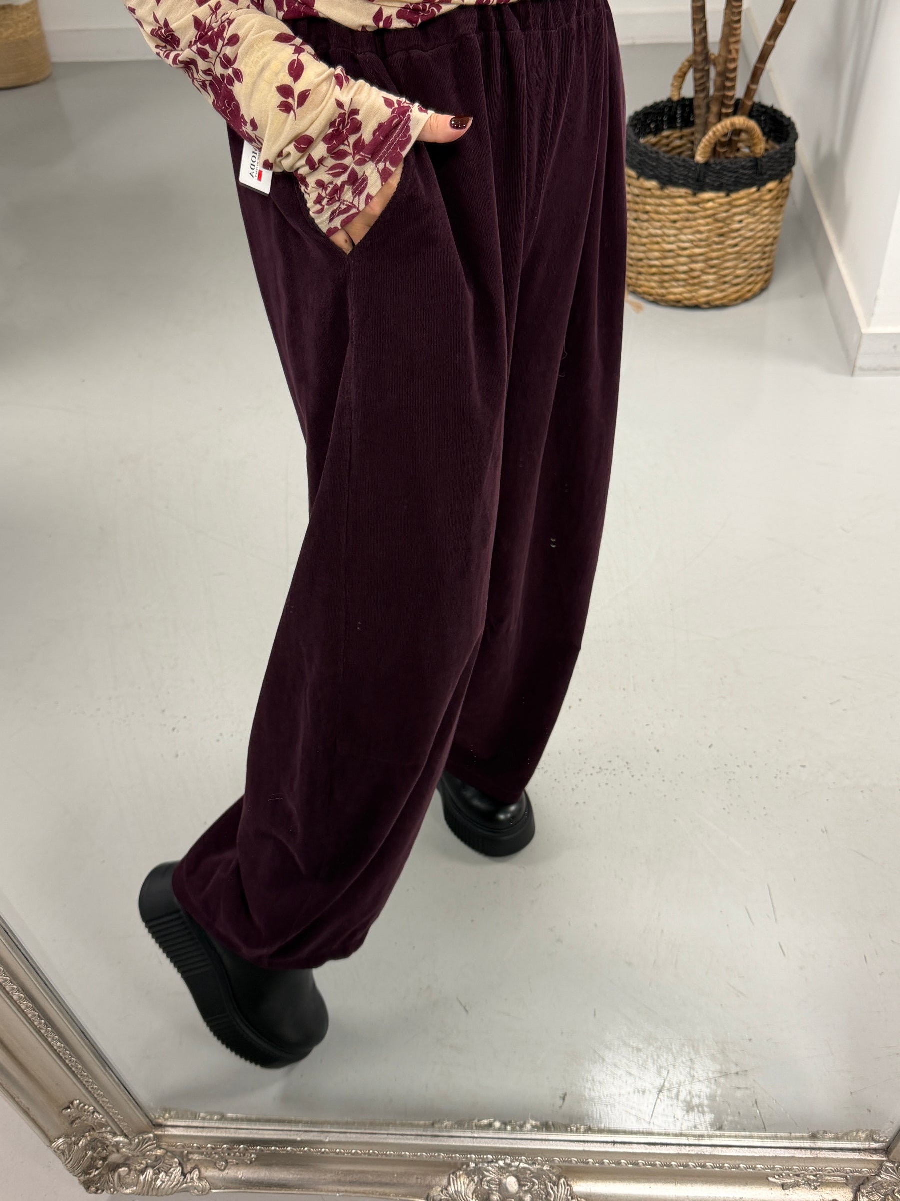 The Boston Barrel Needlecord Joggers - Aubergine (Size 12-16)