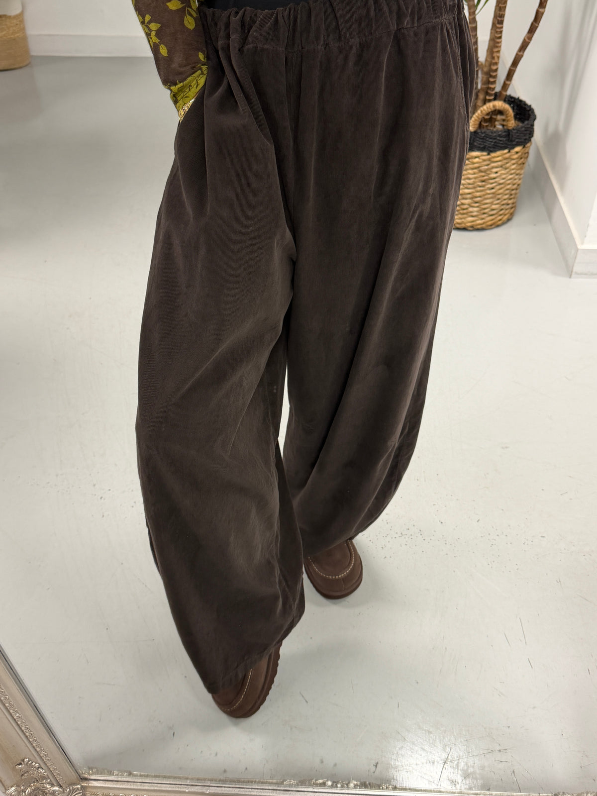 The Boston Barrel Needlecord Joggers - Chocolate (Size 12-16)