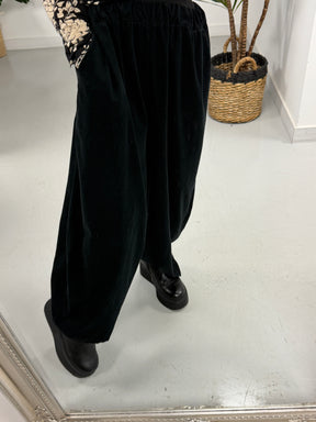 The Boston Barrel Needlecord Joggers - Black (Size 12-16)