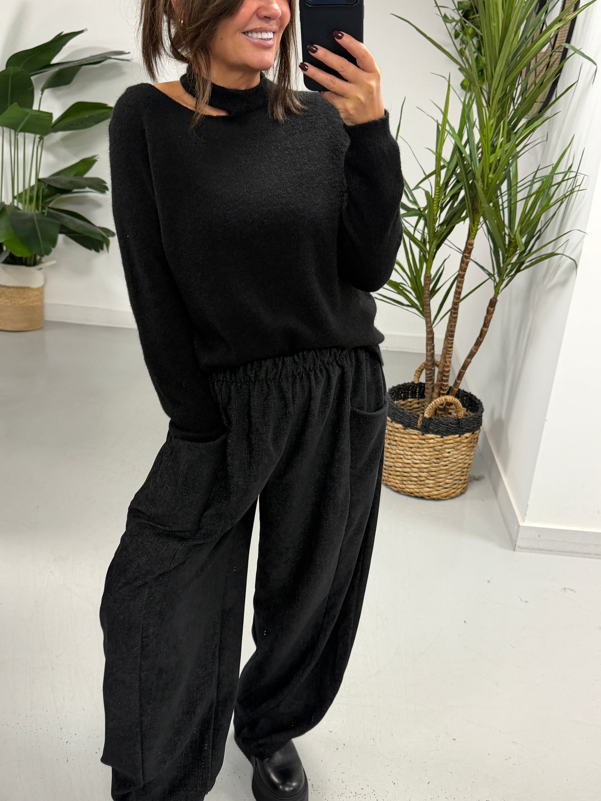 The Bromley Pocket Barrel Trousers - Black (Size 12-18)