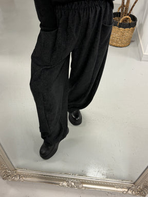 The Bromley Pocket Barrel Trousers - Black (Size 12-18)