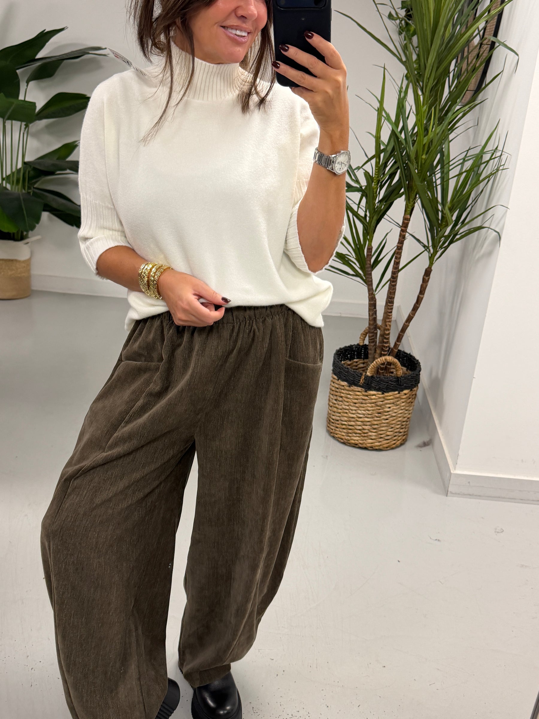 The Bromley Pocket Barrel Trousers - Mocha (Size 12-18)