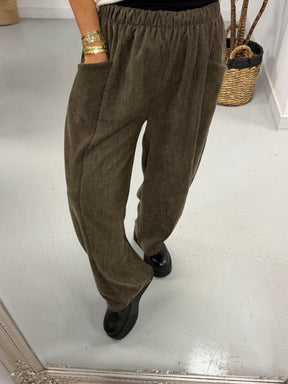 The Bromley Pocket Barrel Trousers - Mocha (Size 12-18)