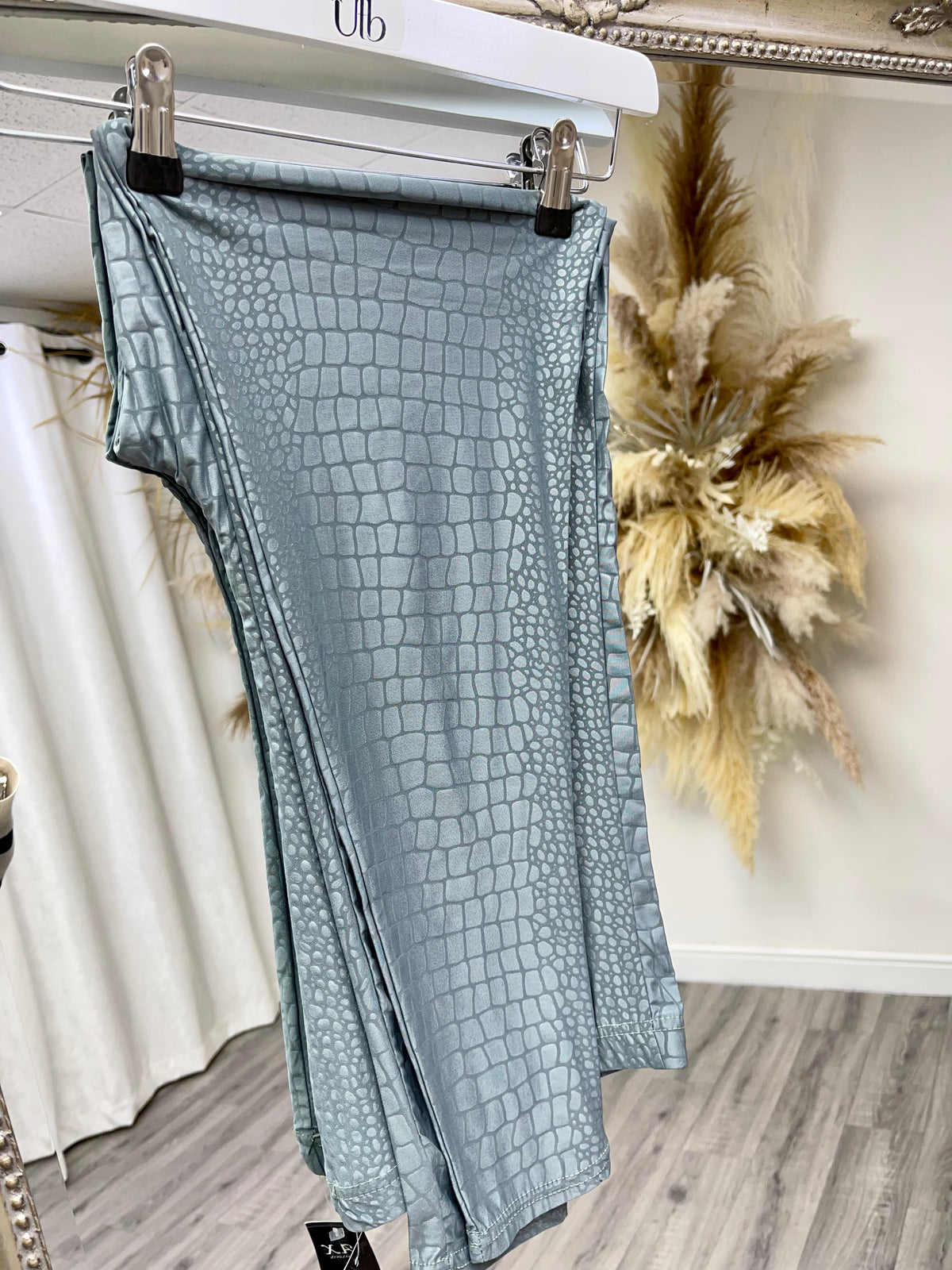 Croc Leggings  (Plus) - Light Grey